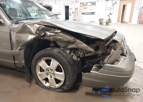 2004 Ford Crown Victoria Lx from USA, damaged, VIN 2FAFP74W44X107840